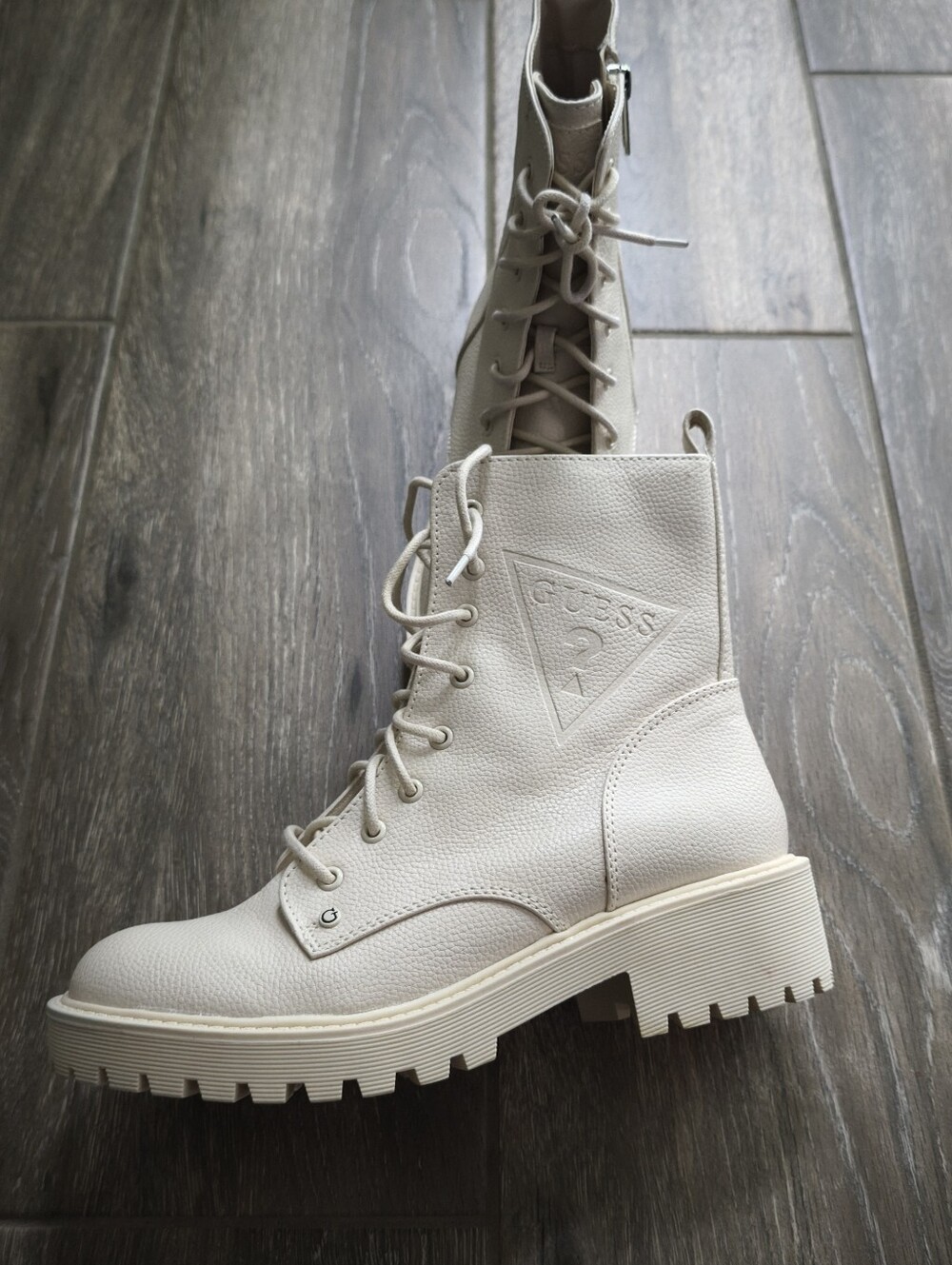 GUESS WGUPON-C Ivory Combat Boots Women's 8.5 M Lace Up Side Zip Lug Sole